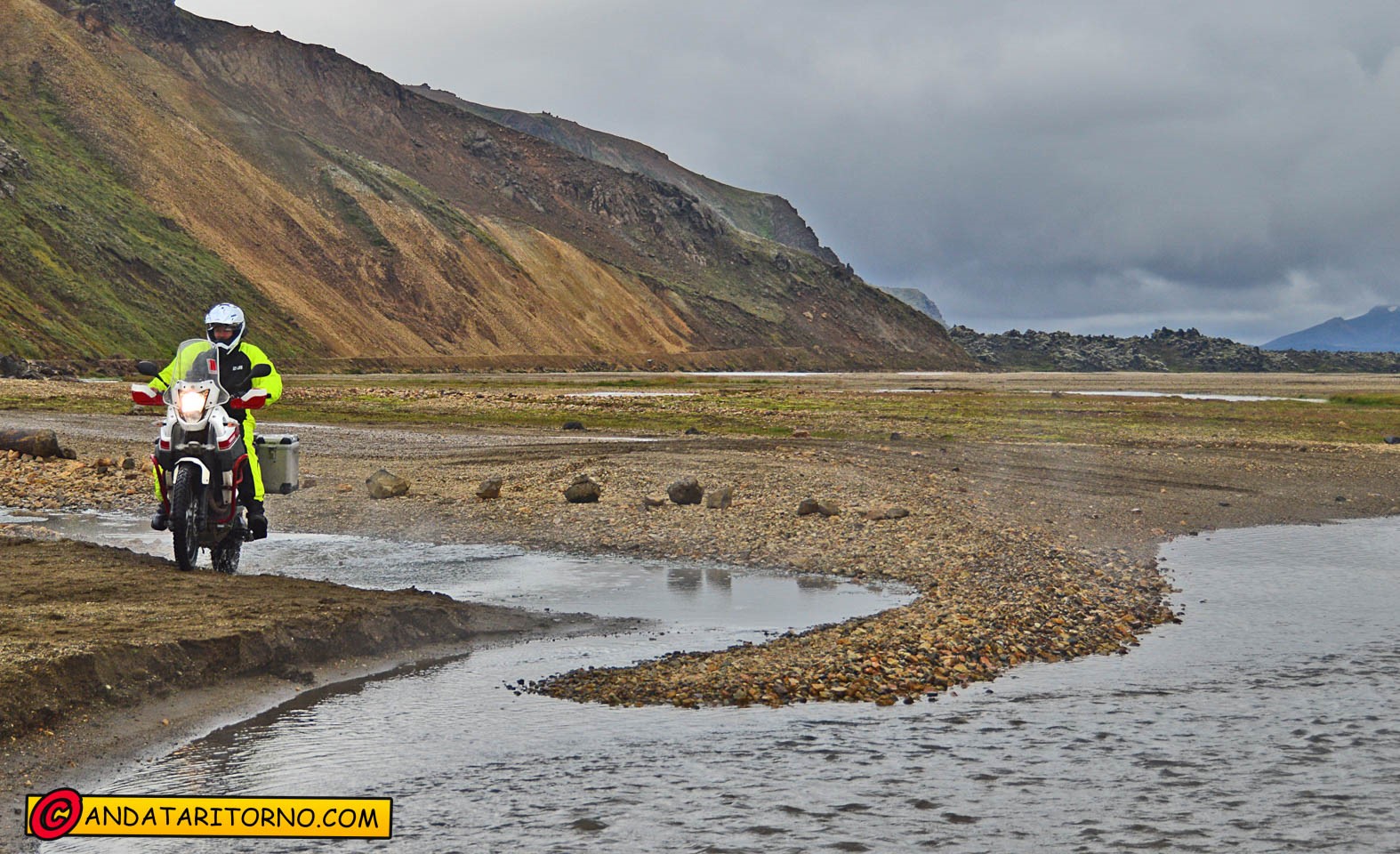Arrivo a Landmannalaugar, condito da guadi