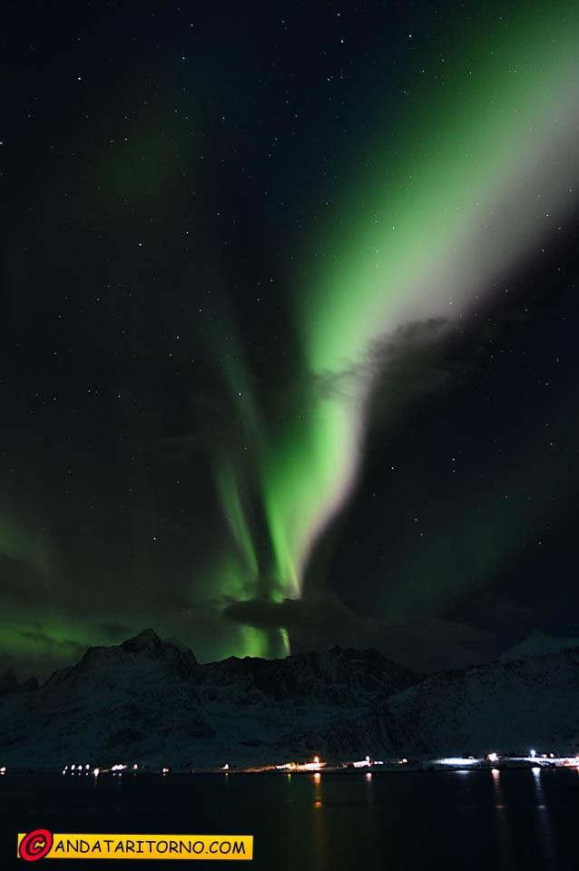 L'aurora boreale su Flakstadøya