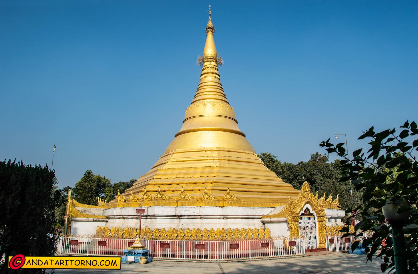 Il Tempio d'oro a Lumbini